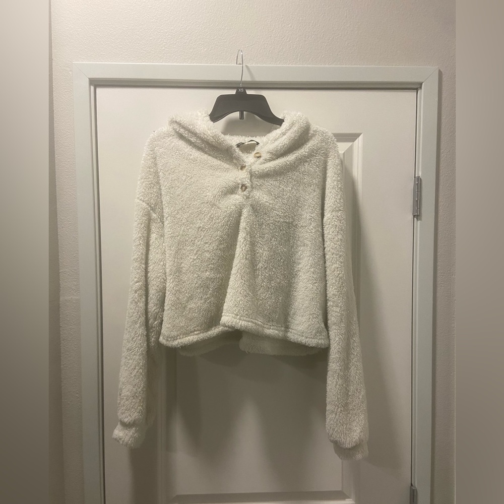 women’s long sleeve fluffy cropped hoodie with buttons